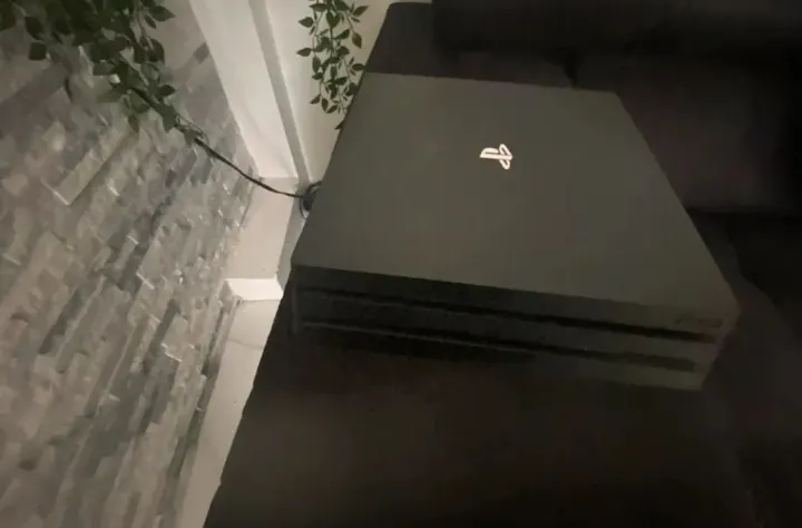 Console PlayStation 4 Pro d’occasion, Livraison partout au Maroc — photo 3